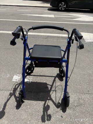 Andador azul eléctrico seminuevo