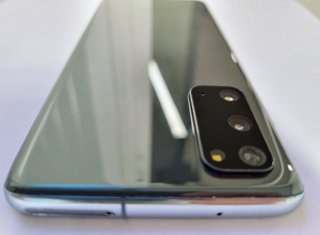 Samsung Galaxy S20 5G (128 GB + 12 GB RAM)
