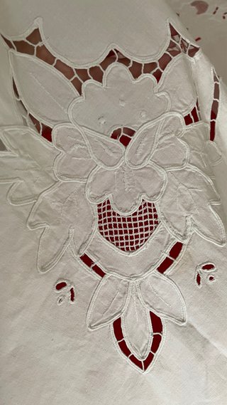 Tovaglia vintage anni '60 intaglio e ricamo