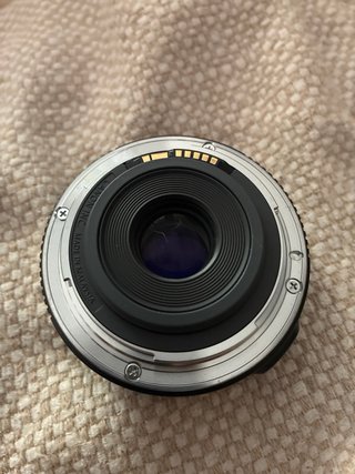 Objetivo Canon EF-S 24mm f/2.8 STM