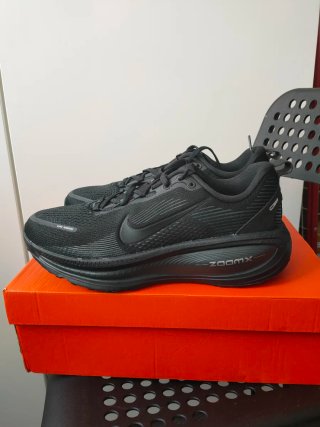 Nike Vomero 18 Negro
