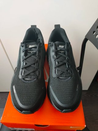 Nike Vomero 18 Negro