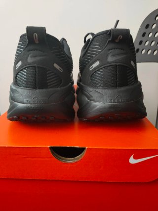 Nike Vomero 18 Negro