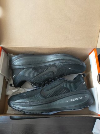 Nike Vomero 18 Negro