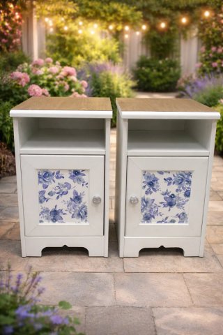 Set di Comodini Dipinti a Mano