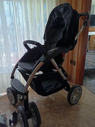 Cochecito de bebé y silla de coche. Casualplay.