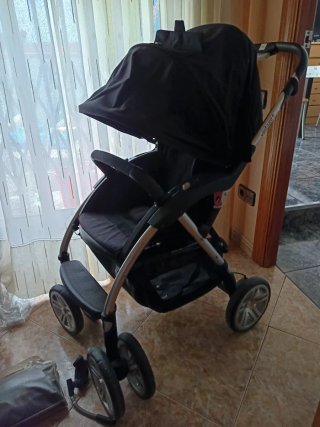 Cochecito de bebé y silla de coche. Casualplay.