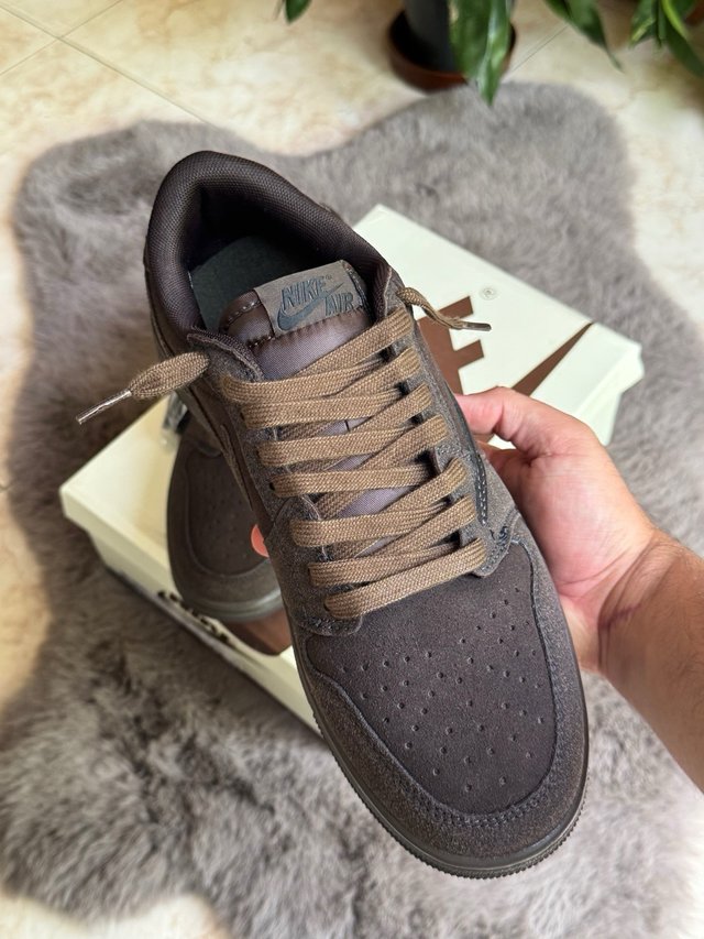 Jordan 1 Low Travis Scott