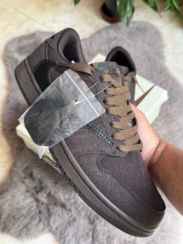 Jordan 1 Low Travis Scott