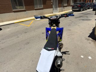 Moto Enduro 250cc Azul y Blanca