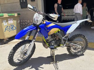 Moto Enduro 250cc Azul y Blanca