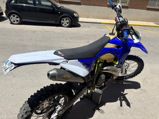 Moto Enduro 250cc Azul y Blanca