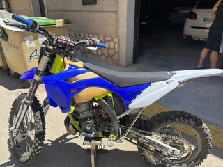 Moto Enduro 250cc Azul y Blanca