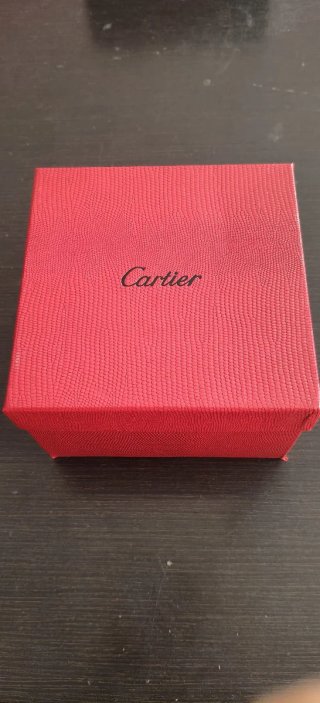 Reloj de hombre dorado y negro