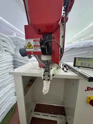 Máquina Jover para poner clips/remaches
