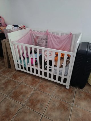 Cuna de bebé de madera