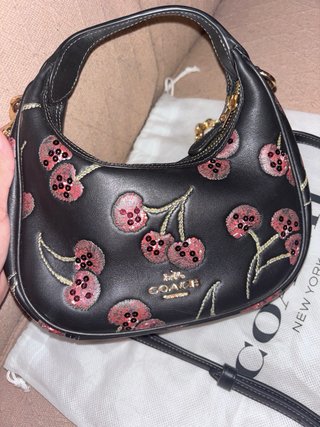 Bolso Coach Carmen con cerezas