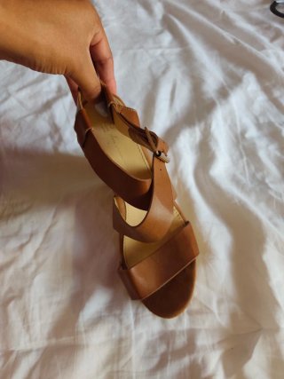 Sandalias cuña marrón
