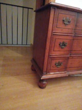 Mueble antiguo de madera