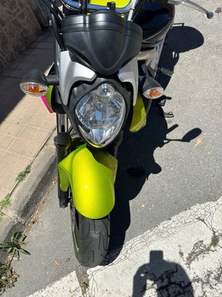 Suzuki Gladius 650 Naked Verde/Negra