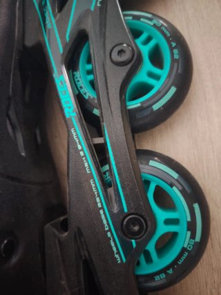 Patines en línea Roces negros y turquesa