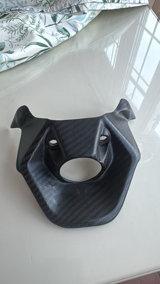 Tapa cerradura Ducati Monster 937 Carbono