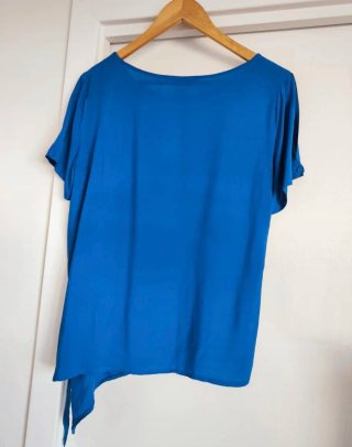 Blusa asimétrica azul talla M
