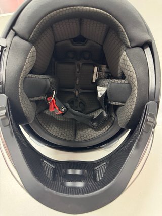 Casco de moto negro mate