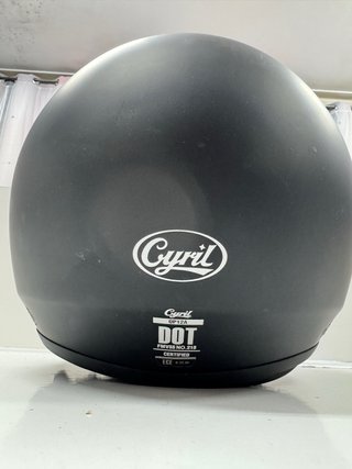 Casco de moto negro mate