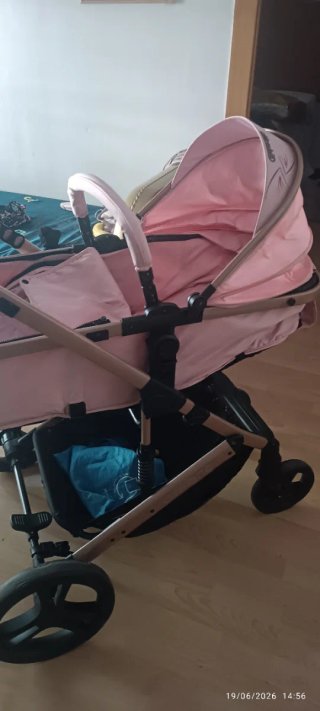 Carrito de bebé rosa  se puede negociar el precio