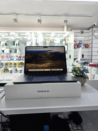 MacBook Air 15" M3 8/256GB Negro a3114 Semi Nuevo
