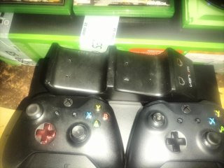 Xbox One X Negra + 2 Mandos y Juegos.
