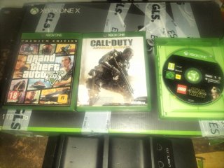 Xbox One X Negra + 2 Mandos y Juegos.