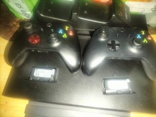 Xbox One X Negra + 2 Mandos y Juegos.