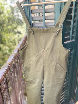 Mono verde de tirantes