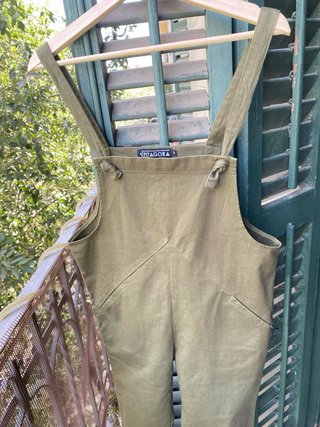 Mono verde de tirantes