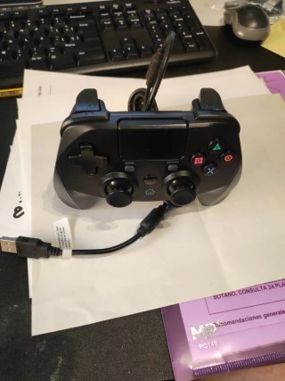 Mando Snakebyte GAMEPAD 4 S con cable para PS4.