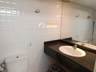 Local comercial en venta en Instituts - Universitat en Lleida