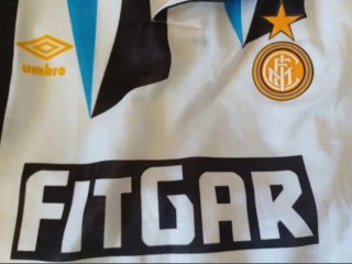 Camiseta Inter Milán Umbro Fitgar Retro de 90
