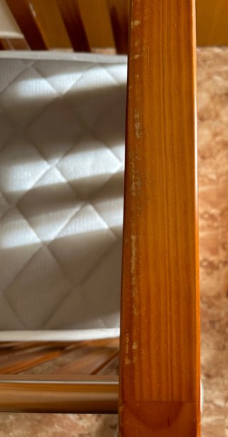 Cuna de bebé de madera