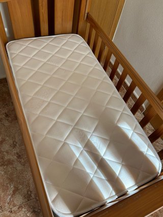 Cuna de bebé de madera