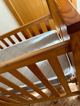 Cuna de bebé de madera