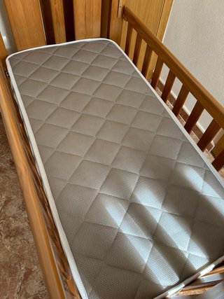 Cuna de bebé de madera