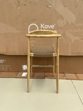 Sgabello Nina Kave Home legno acacia