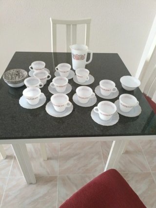 Juego de 12 tazas con jarra
