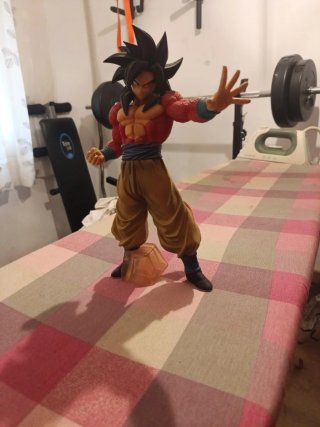 Figura Dragon Ball Z Goku SSJ4 masterlise