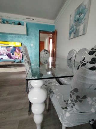 Mesa de cristal con 6 sillas