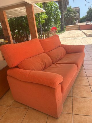 Sofá naranja de tela (precio negociable)