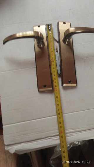 Manillas de latón 8 euros cada pareja.Tengo varios
