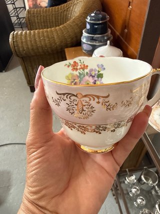 Juego de Tazas de Porcelana Rosa y Dorada